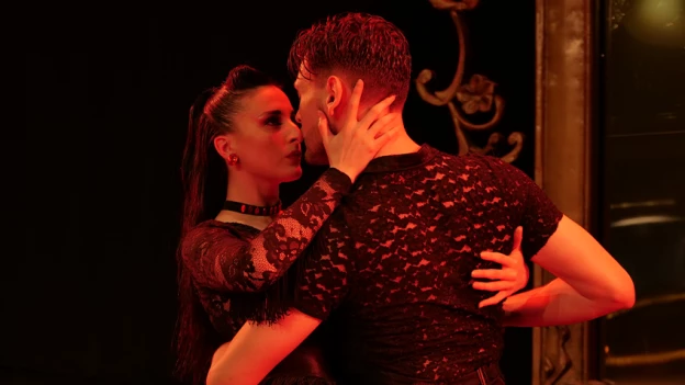 imagen cargada El cuerpo en el tango: diálogo, pausa y tensión